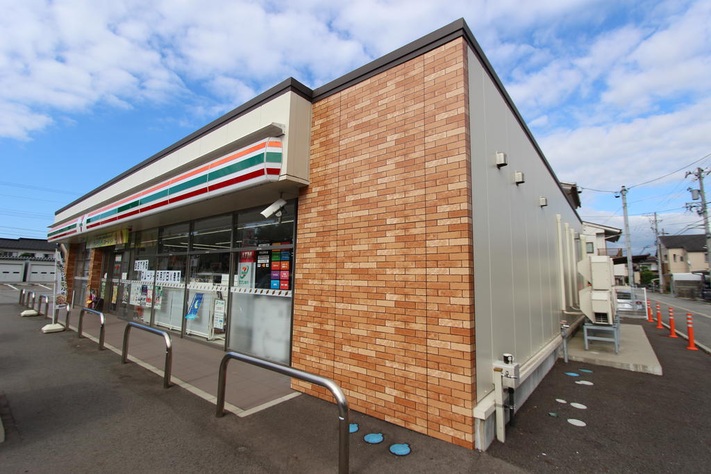 コンビニ　セブンイレブン富山磯部町店（コンビニ）まで581m
