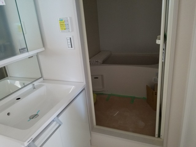 バス・シャワールーム　１２／５、室内工事に入りました！！