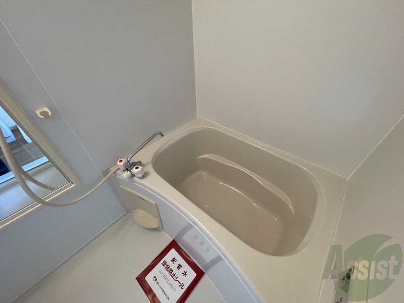 バス・シャワールーム　綺麗な浴室で日々の疲れもしっかり取れそうですね。