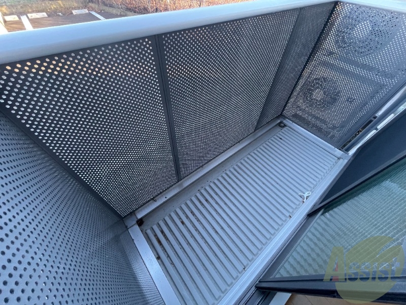 バルコニー　ベランダは風の通りも良く洗濯物が良く乾きそうです。