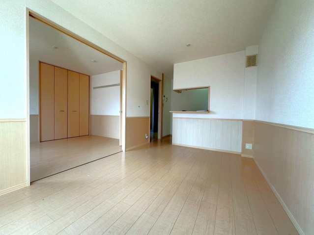 居室・リビング　※他号室の写真です