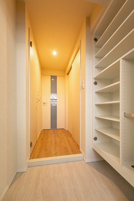 玄関　※写真は同タイプ住戸です。