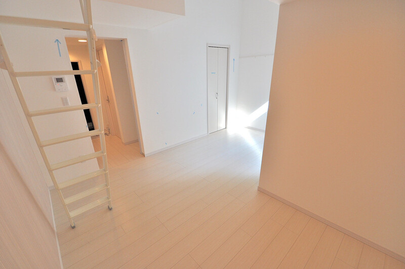 居室・リビング　築浅物件なので、ピカピカのお部屋です