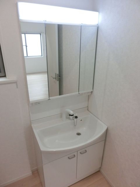 洗面設備　あると嬉しい独立洗面台です