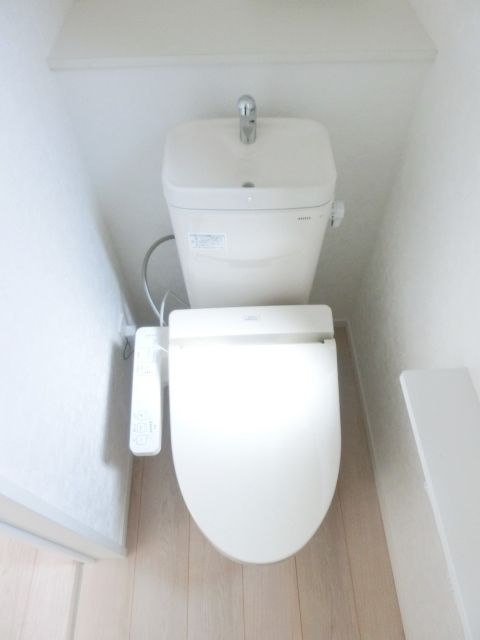 トイレ　温水洗浄便座付きトイレです