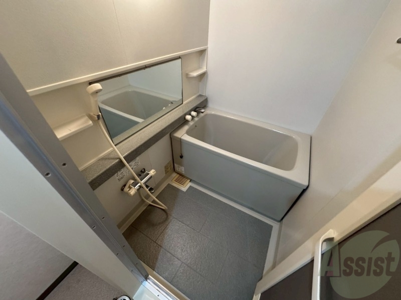 バス・シャワールーム　ユニットバスです。疲れを癒すのに欠かせませんね！