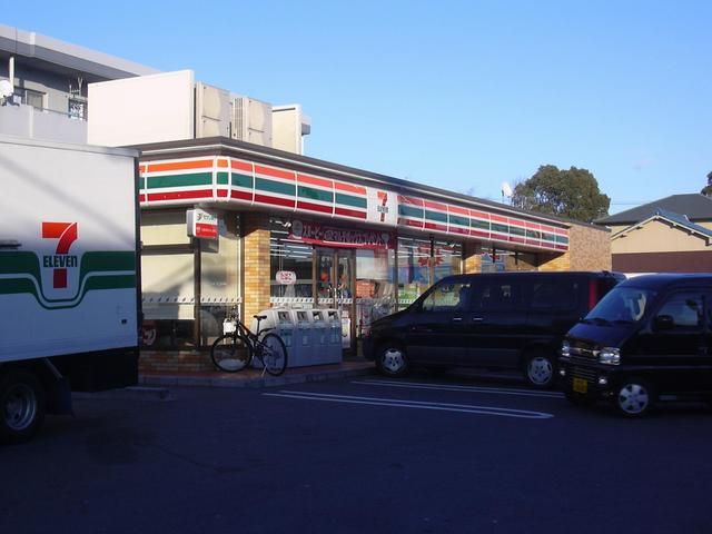 コンビニ　セブンイレブン（コンビニ）まで350m