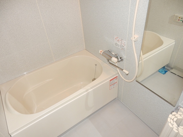 バス・シャワールーム　追い炊き機能完備でファミリーや長湯にも対応できるポイントです