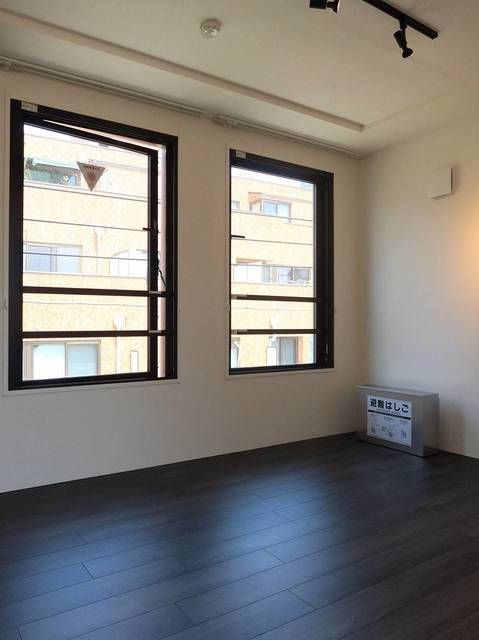 バルコニー　【洋室】■２面採光■ダウンライト