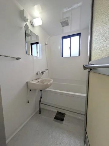 バス・シャワールーム　綺麗なバスルーム