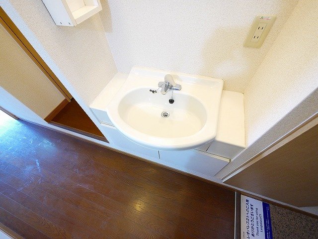 洗面設備　スペースが確保できる洗面所です