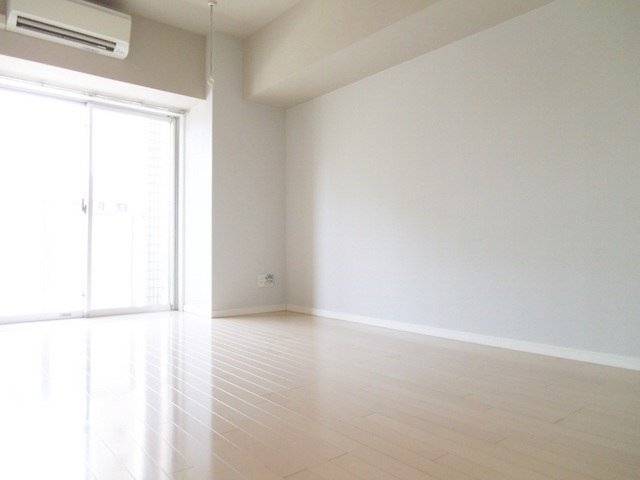 居室・リビング　お部屋は奥行きがあり、広々としています！