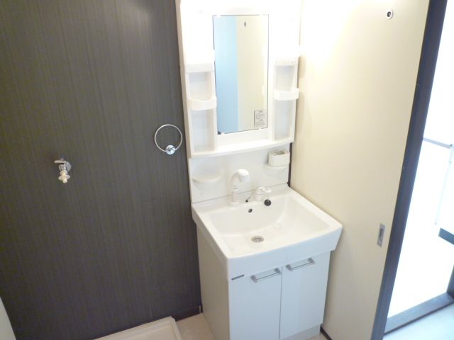 洗面設備　人気の洗髪洗面化粧台タイプです。