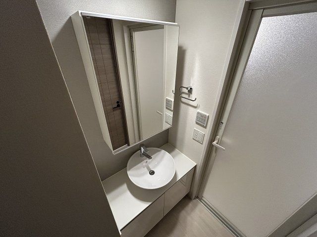 洗面設備　明るい洗面所です