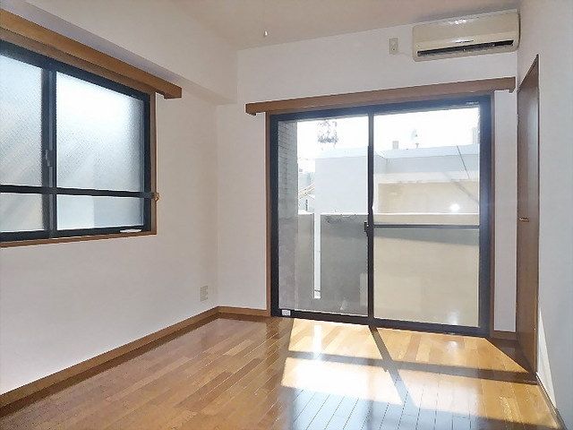 居室・リビング　★別部屋参照★左側の窓ありません★