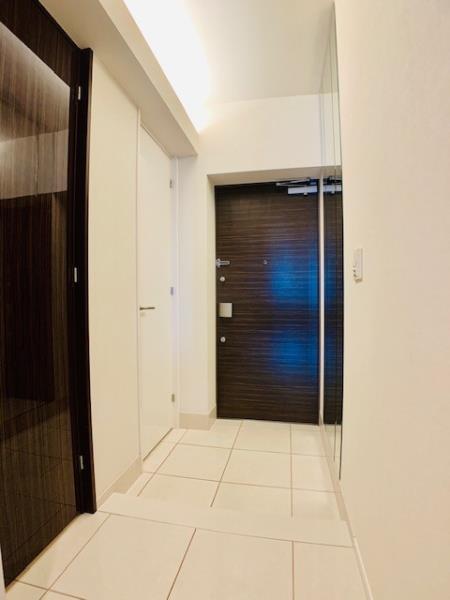 玄関　収納もある玄関です