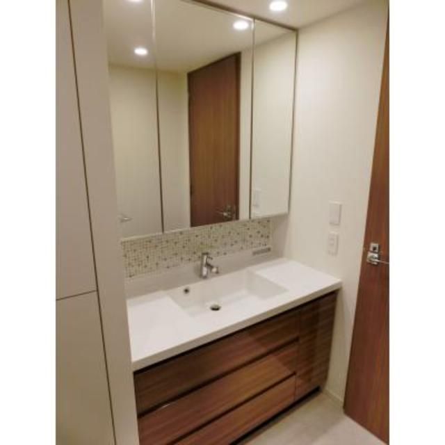 洗面設備　使いやすい洗面所です