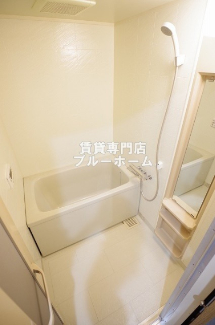 バス・シャワールーム　大きな鏡のあるお風呂！