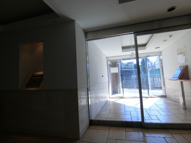 ロビー　オートロック２か所のセキュリティです