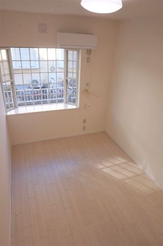 居室・リビング　参考写真（同物件別部屋）