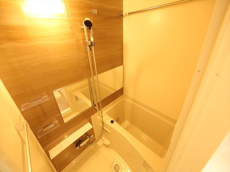 バス・シャワールーム　浴室暖房乾燥機付　追い焚き・オートバス機能付お風呂