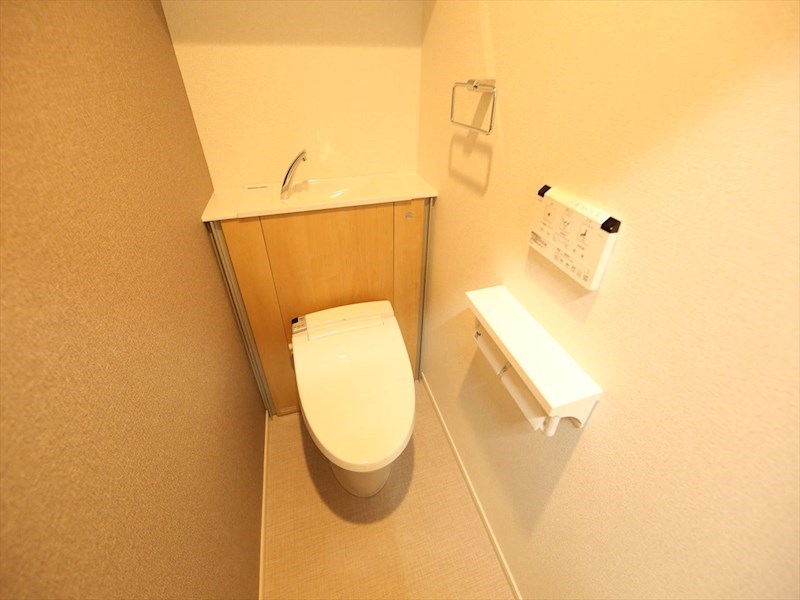 トイレ　温水洗浄暖房便座付トイレ