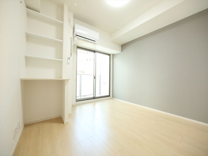 居室・リビング　洋室7.1帖　エアコン完備　バルコニー