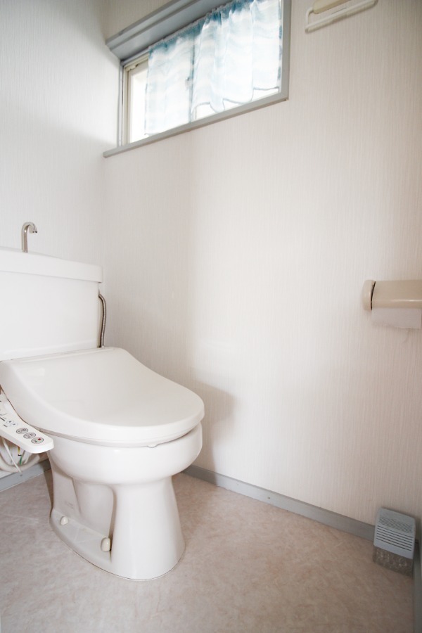 トイレ　温水洗浄便座