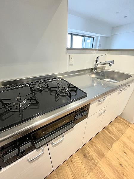 キッチン　グリル・3口ガスコンロ付き