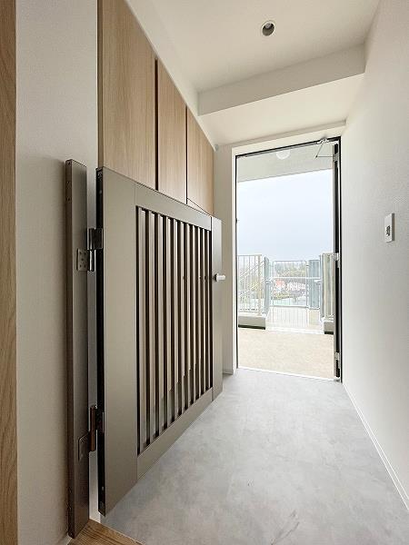 玄関　玄関内側