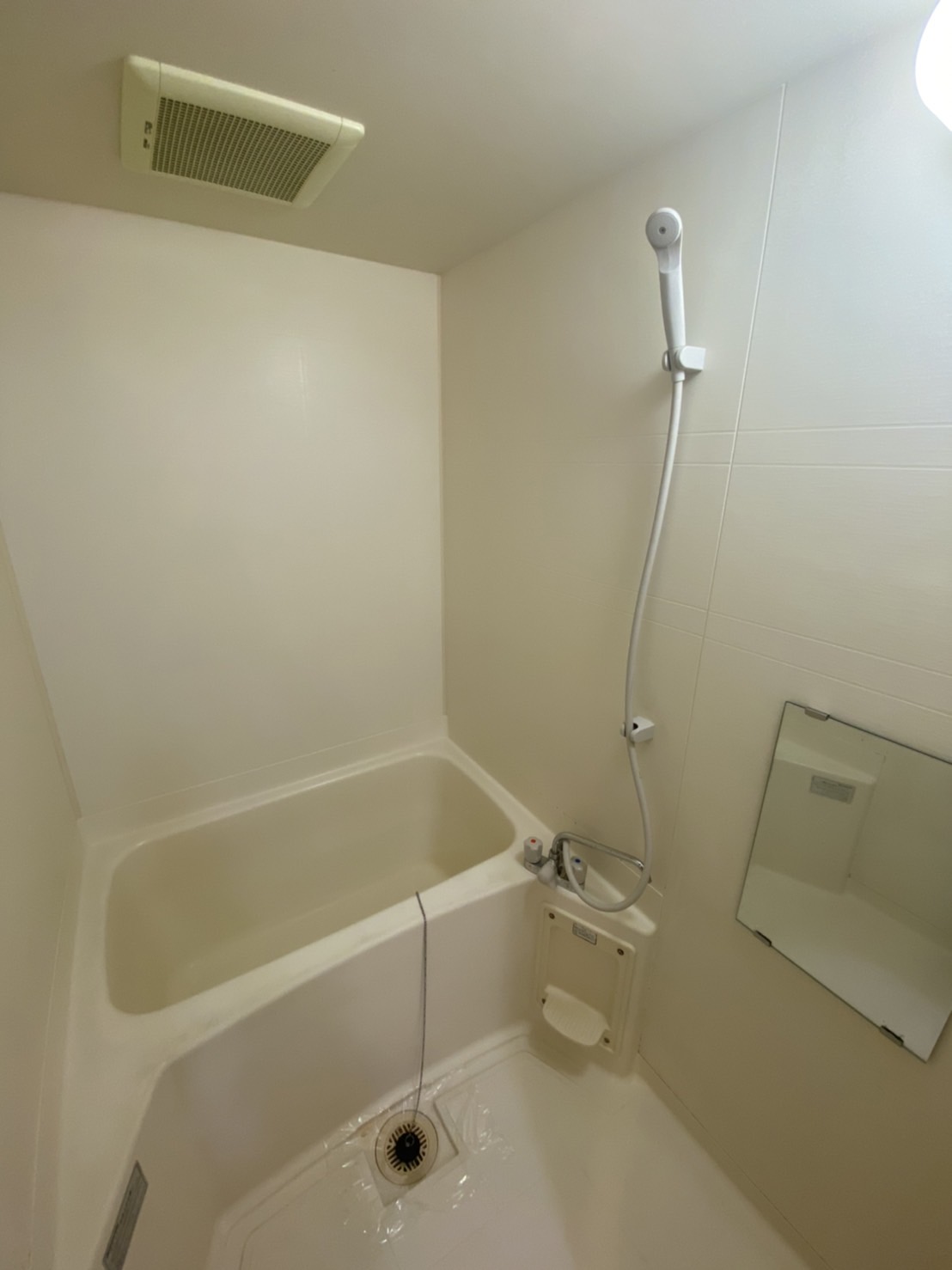 バス・シャワールーム　※別部屋のお写真で、現況優先と致します。