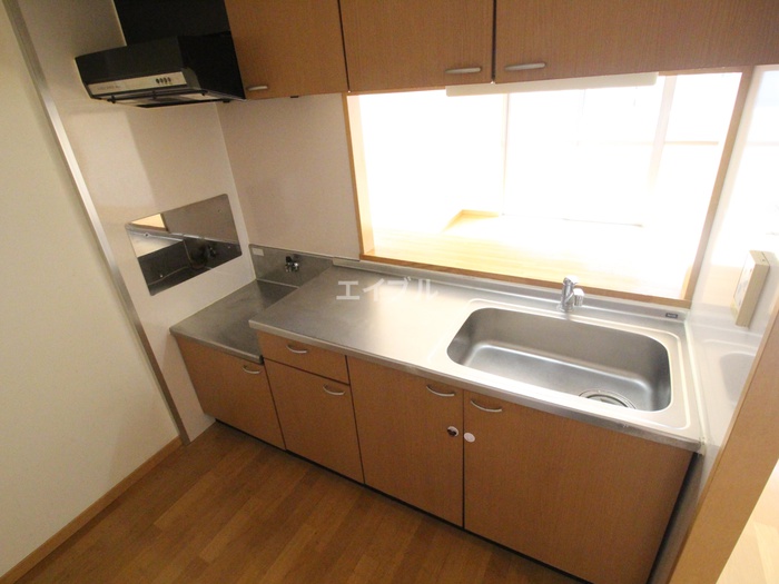 キッチン　同一物件の別の部屋の写真です。