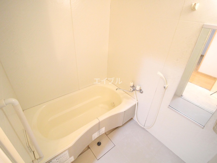 バス・シャワールーム　同一物件の別の部屋の写真です。