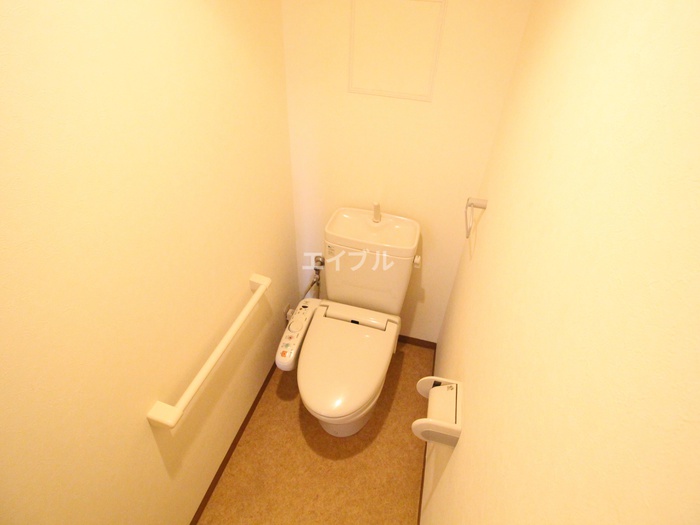 トイレ　同一物件の別の部屋の写真です。