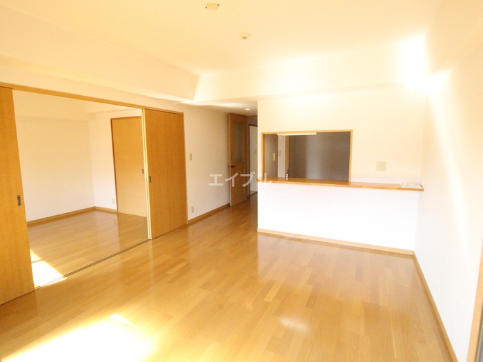 居室・リビング　同一物件の別の部屋の写真です。