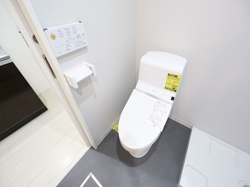 トイレ　温水洗浄暖房便座付トイレ