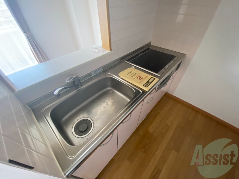 キッチン　ＩＨで幅の広いカウンターキッチンになってます。