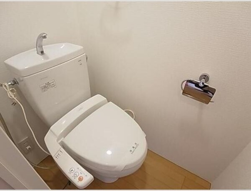 トイレ　同物件、別室のお写真です。