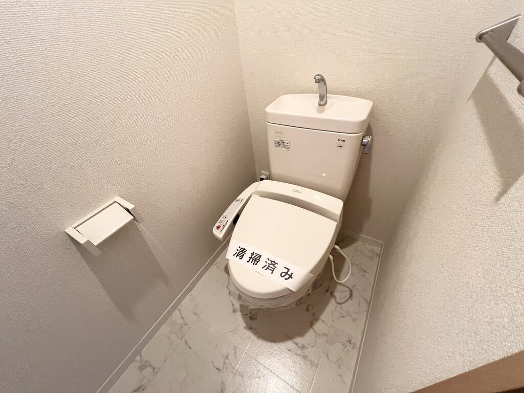 トイレ　※写真は別部屋です