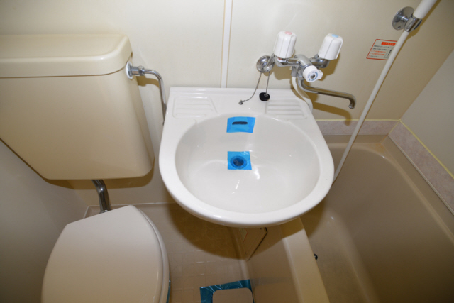 洗面設備　ゆったりとスペースのある洗面所