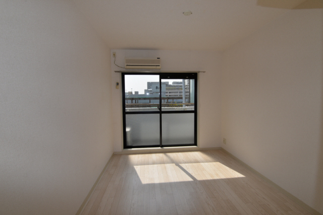 居室・リビング　写真は同マンションの別のお部屋のものです