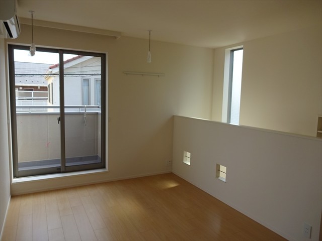 居室・リビング　角部屋３面採光で日当り良好