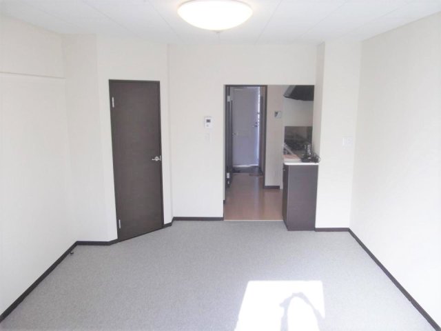 居室・リビング　同タイプ物件の為、形状や間取寸法、色調等が実際とは異なります