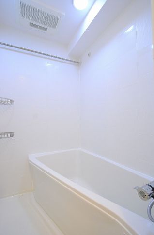 バス・シャワールーム　★ゆったりとできる広さの浴槽★