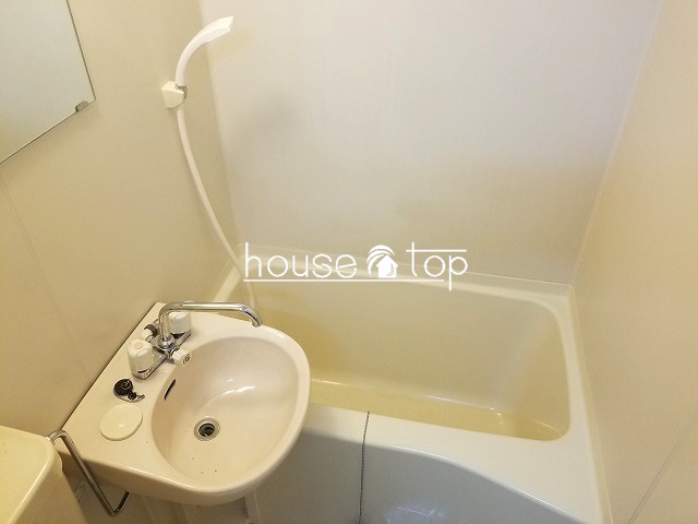 バス・シャワールーム　ゆったりと入浴出来る浴槽です