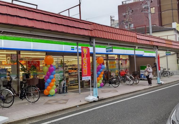 コンビニ　ファミリーマート甲子園口三丁目店（コンビニ）まで502m