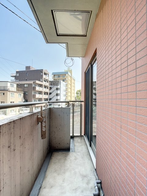 バルコニー　バルコニーあります