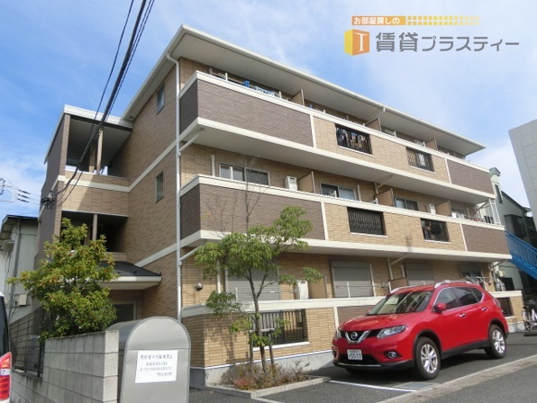 建物外観　前面開放感有り。南向きのバルコニー。