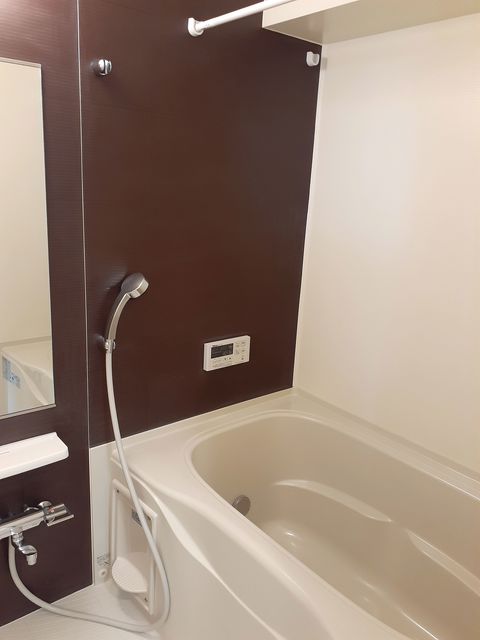 バス・シャワールーム　追焚機能付浴槽・浴室乾燥機完備