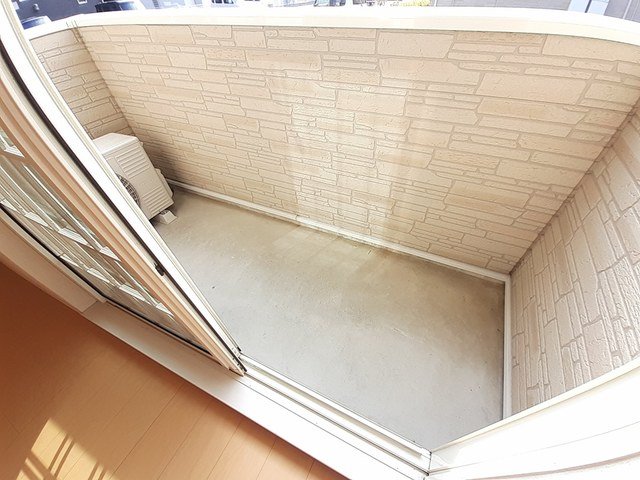 バルコニー　暖かな日差しのふりそそぐバルコニー